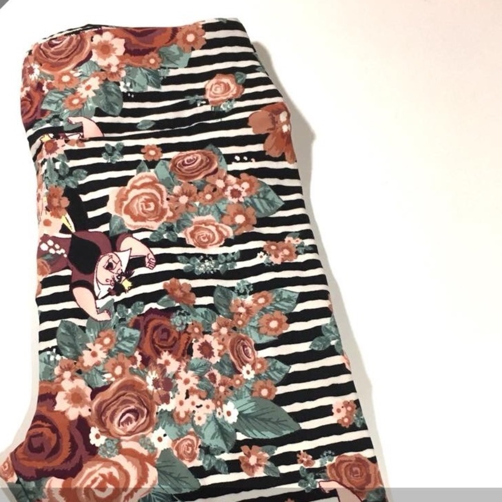 OS Queen Of Hearts - Vintage Floral Leggings